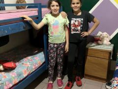 15-Kinder-zeigen-stolz-ihre-Zimmer-her