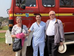 28-Dankbar-fuer-das-Feuerwehrfahrzeug-aus-Tegernsee