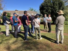 40-Besuch-auf-dem-landwirtschaftlichen-Praxis-und-Experimentierfeld-mit-Prof.-Celso-Limberger