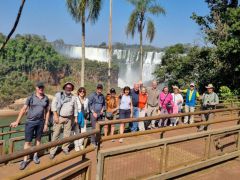 45-Die-Reisegruppe-an-den-Iguazu-Wassfaellen