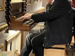 4-Praesentation-am-Instrument