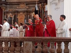 06-Jubilare-mit-Hauptzelebrant-Dr.-Dr.-Peter-Beer
